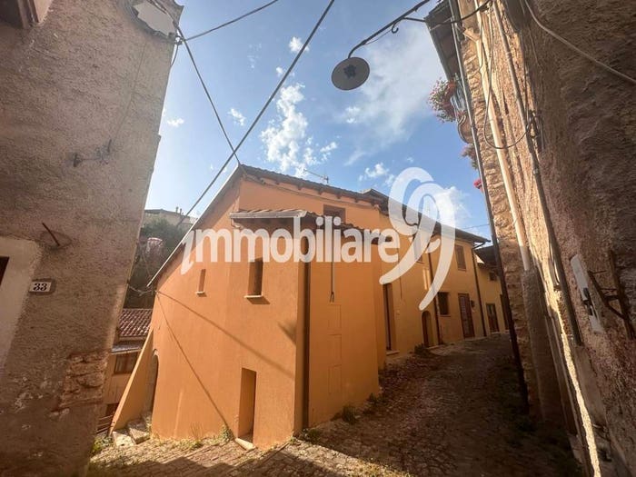 Casa bilocale in vendita in Via Camardella, Collebrincioni Assergi, L'Aquila