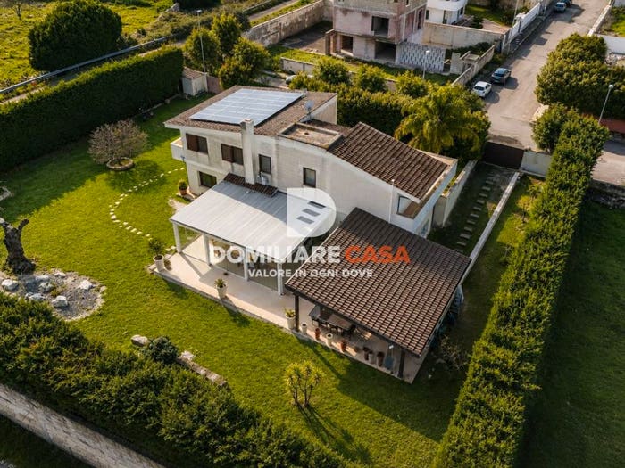 Casa con 6 locali in vendita in Via Carmelo Arcuti, Stadio, Lecce