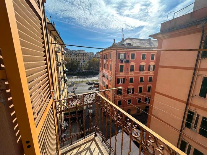 Appartamento con 6 locali in vendita in Via Canevari, Marassi, Genova