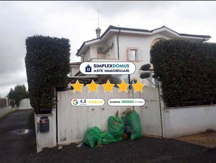 Casa con 6 locali in vendita in Via Agropoli, Fregene, Fiumicino