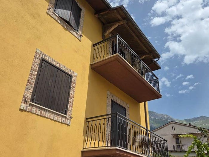 Appartamento con 6 locali in vendita in Vico delle Rosce, Collebrincioni Assergi, L'Aquila