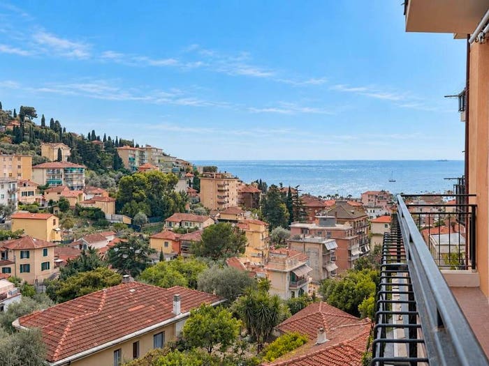 Appartamento trilocale in vendita in Via Don Minzoni, Oneglia, Imperia