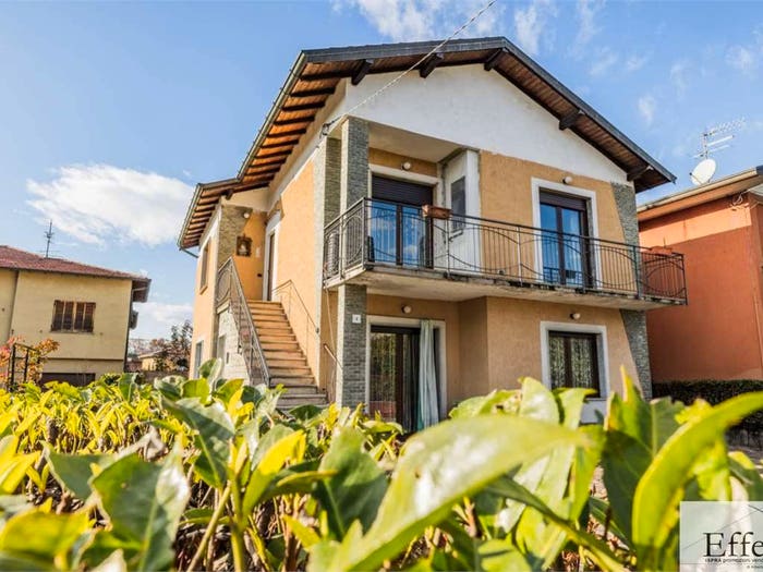 Casa con 6 locali in vendita in Via Puccini, Centro, Brebbia