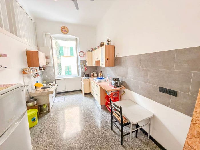 Appartamento trilocale in vendita in Via Tortosa, Marassi, Genova