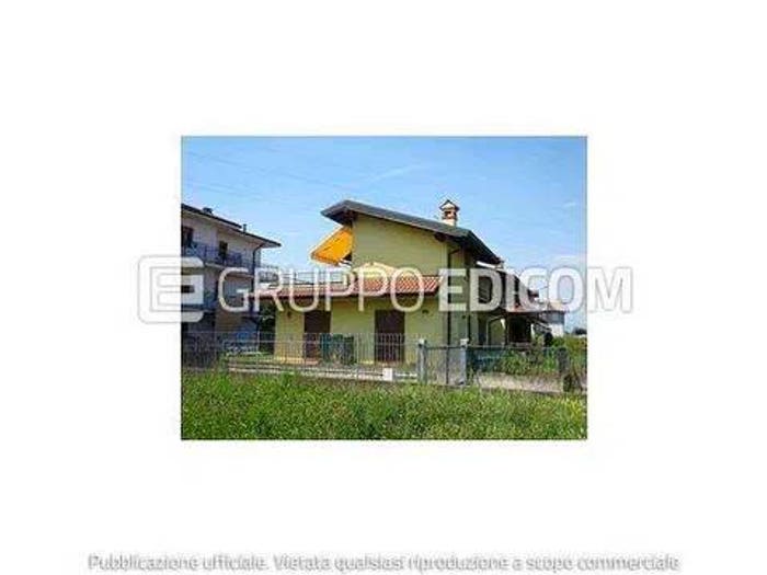 Appartamento trilocale in vendita in Via Caduti Di Nikolajewka, Ciserano