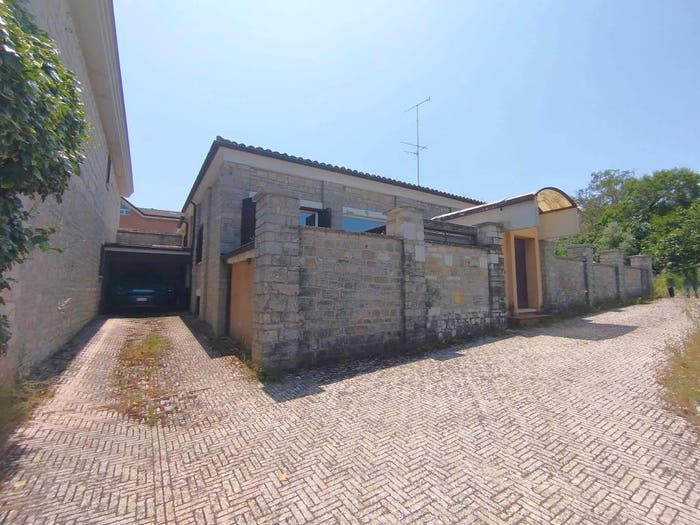 Casa con 6 locali in vendita in Contrada Cese, Cese, Campobasso