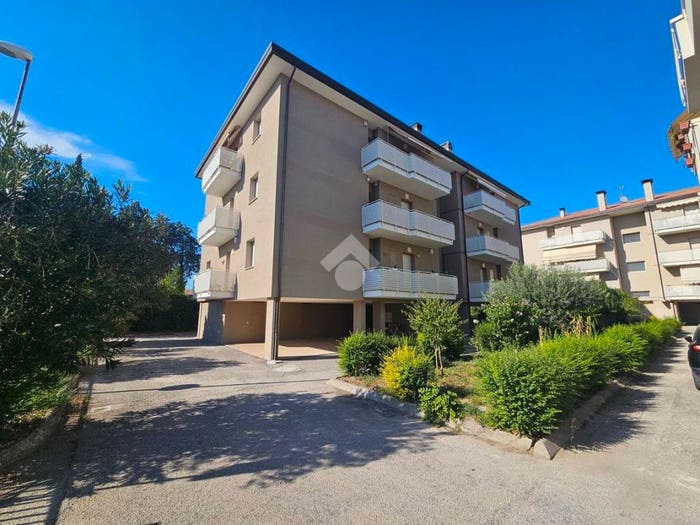 Appartamento quadrilocale in vendita in Via Alessandro Volta, Sanmagno Sterpete Corvia, Foligno