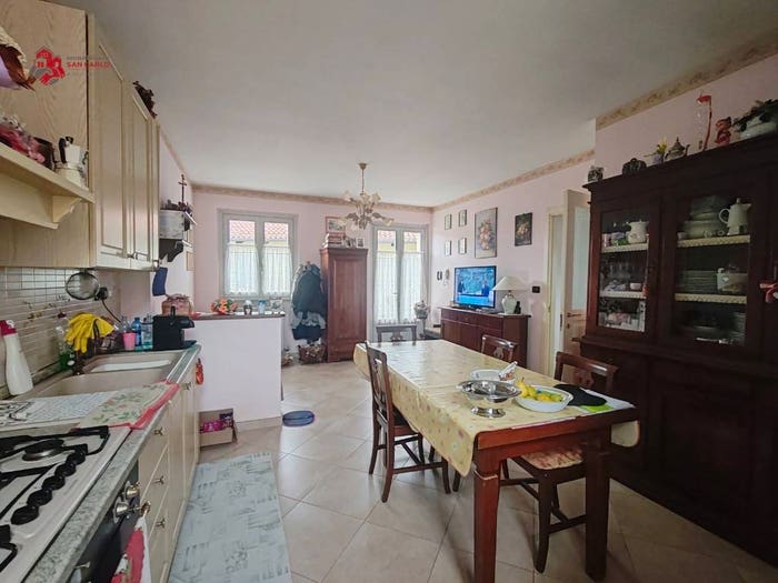 Appartamento trilocale in vendita in Piazza Novembre, Centro, Front