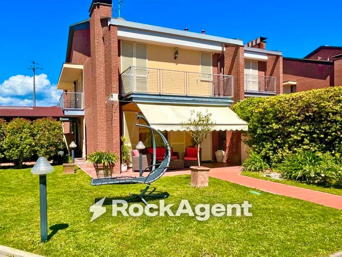 Casa con 6 locali in vendita in Chiatri Piazzano, Lucca