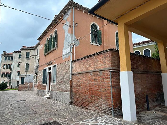 Casa con 6 locali in vendita in Calle de le Case Nove, Murano, Venezia