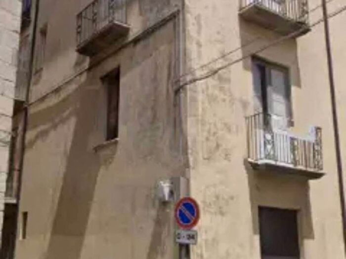 Casa con 6 locali in vendita in Largo Carlo Nardi, Centro, Montalto Uffugo