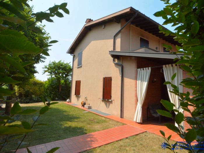 Casa con 5 locali in vendita in Via Luigi Pirandello, Centro, Passirano