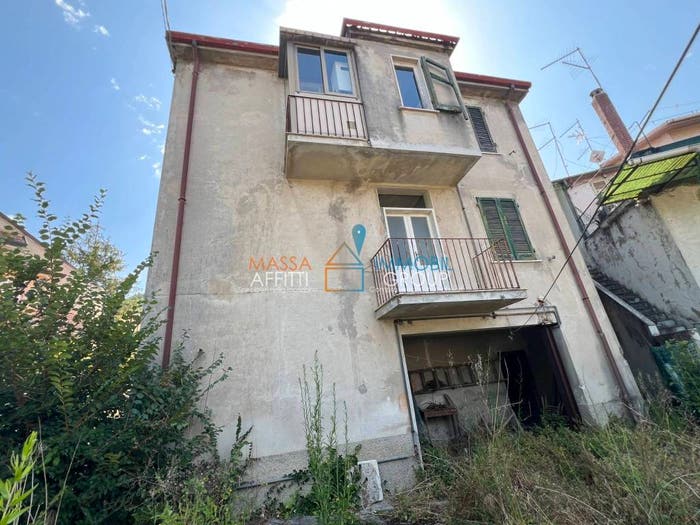Casa con 6 locali in vendita in Via Paolo Belmesseri, Centro, Massa