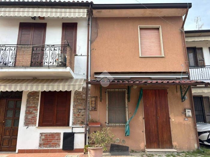 Casa trilocale in vendita in Via Roma, Centro, Costa de' Nobili