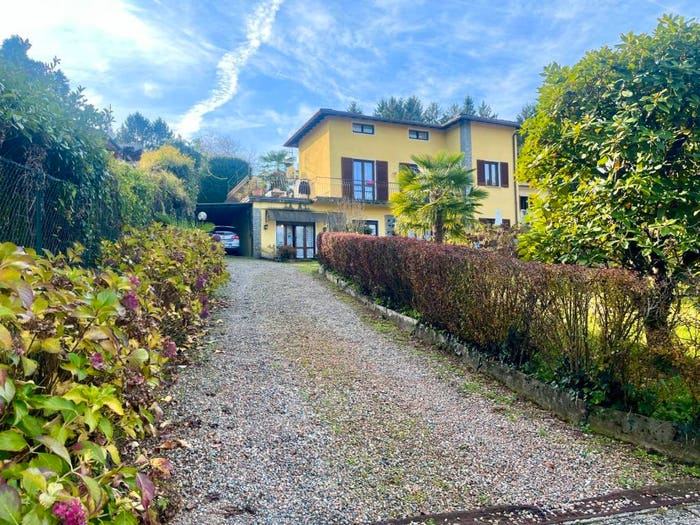 Casa quadrilocale in vendita in Via Viconago, Centro, CadeglianoViconago