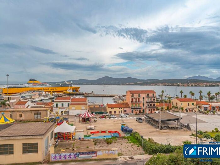 Appartamento quadrilocale in vendita in Via Lodi, Golfo Aranci
