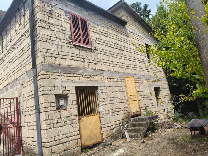 Casa con 6 locali in vendita in Via Casa Caparco, Teano