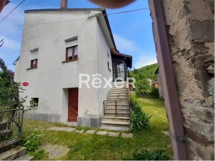 Casa quadrilocale in vendita in Strada Abitato di Buzzò, Albareto