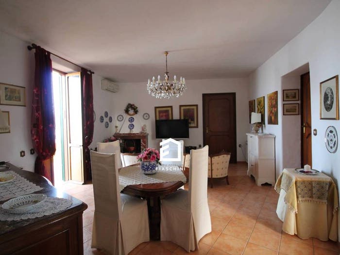 Appartamento quadrilocale in vendita in Piazza Trento e Trieste, Giove
