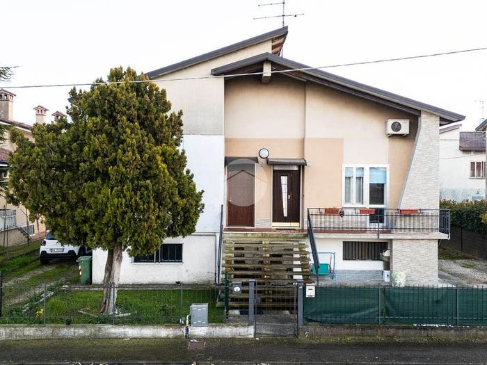 Casa quadrilocale in vendita in Via Michelangelo, Eremo, Curtatone