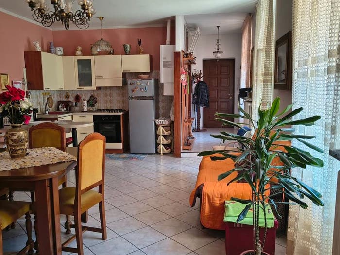 Appartamento quadrilocale in vendita in corso garibadi, Centro, Borgomanero