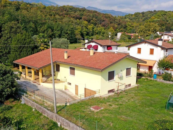 Casa con 6 locali in vendita in Via Polcenigo, Centro, Budoia