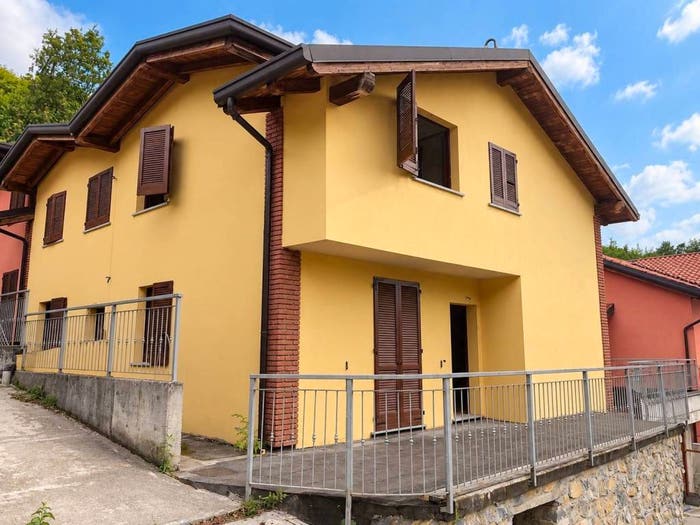 Casa con 5 locali in vendita in Via Inarca, Proserpio