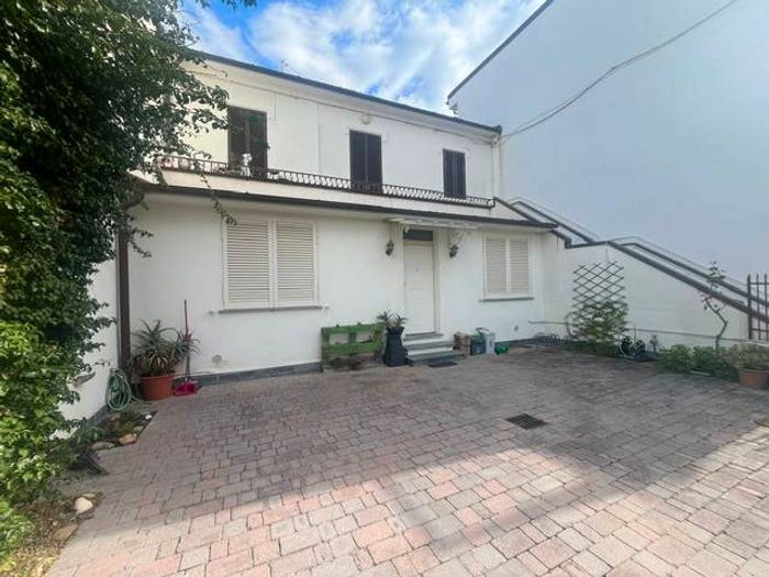 Casa con 6 locali in vendita in Via Papini, Lido di Camaiore, Camaiore