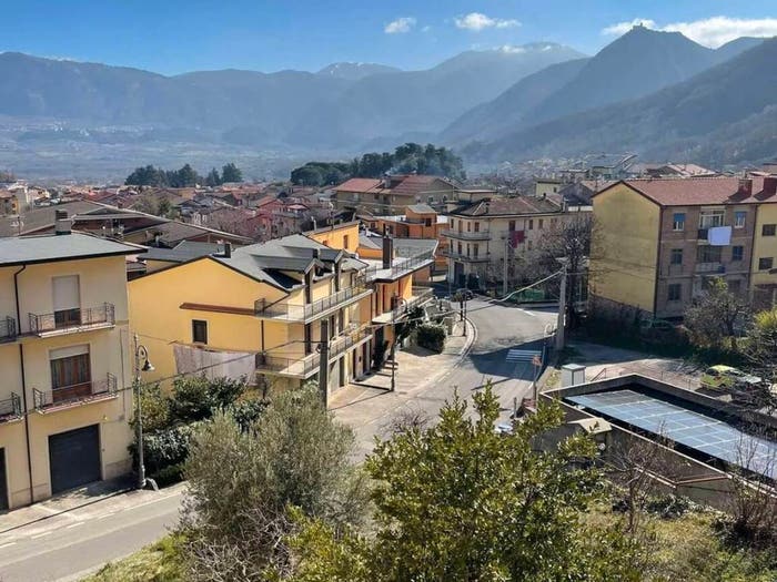 Casa con 6 locali in vendita in Via San Michele, Montella