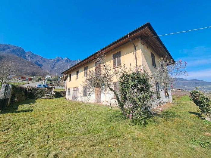Casa con 6 locali in vendita in Via Colombero, Envie