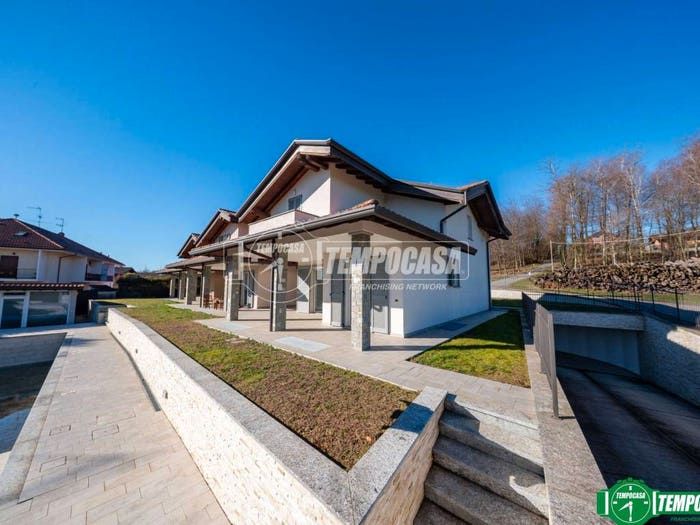 Casa con 6 locali in vendita in Via Erro, Paruzzaro