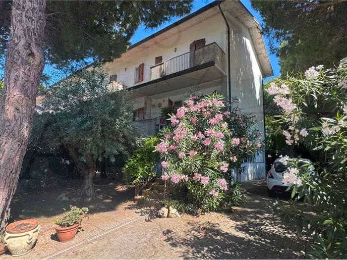 Casa con 6 locali in vendita in Pinarella, Cervia