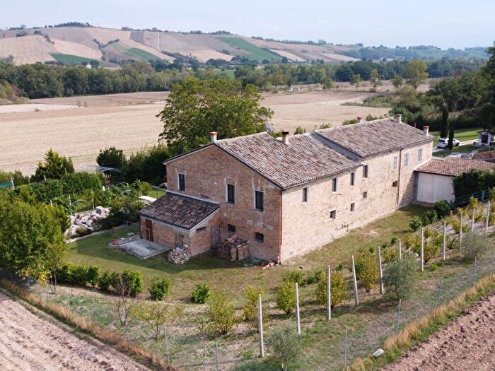 Casa con 6 locali in vendita in Strada Provinciale della Val Cesano, Centro, San Lorenzo in Campo