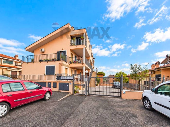Appartamento quadrilocale in vendita in Via Casamassima, Borghesiana, Roma