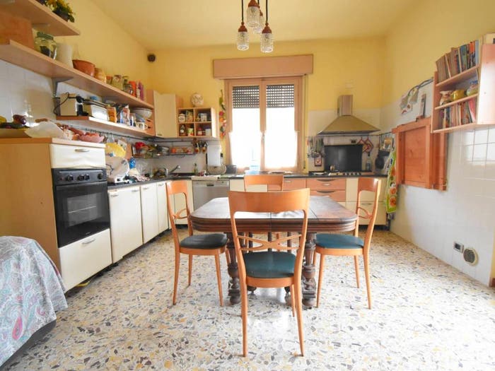 Casa con 6 locali in vendita in Via Alcide De Gasperi, Gambettola