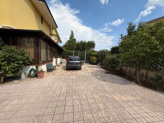 Casa con 6 locali in vendita in via Martiri di Nassirya trav I, San Floro