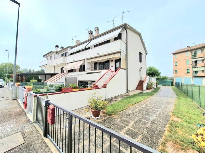Casa con 6 locali in vendita in Vicolo della Resistenza, Centro, Copparo