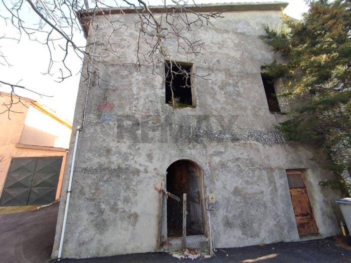 Casa quadrilocale in vendita in Sant'Eraclio Case Vecchie, Foligno