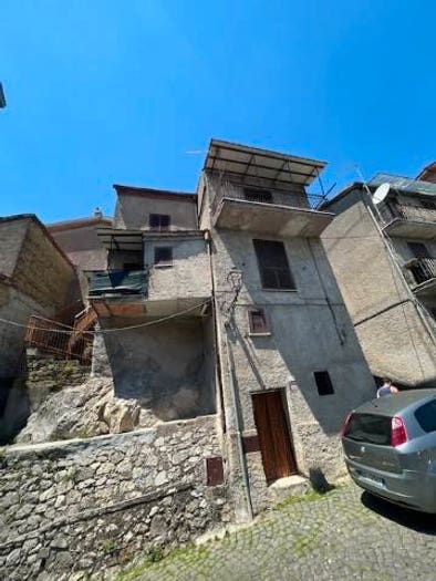 Appartamento trilocale in vendita in Piazza San Nicola, Centro, Agosta