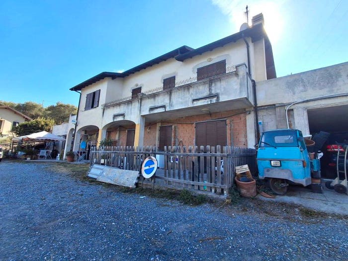 Casa con 6 locali in vendita in Via Provinciale Civezza, Civezza