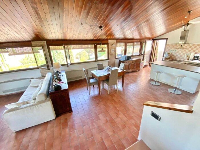 Casa con 5 locali in vendita in Via Sant'Egidio, La Torre, Urbino