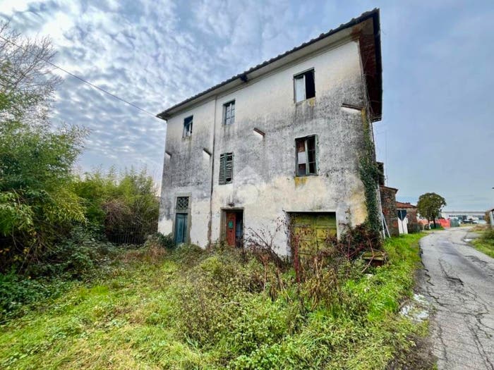 Casa con 6 locali in vendita in Via Ricci, Alberghi Via Romana Pescia Morta, Pescia