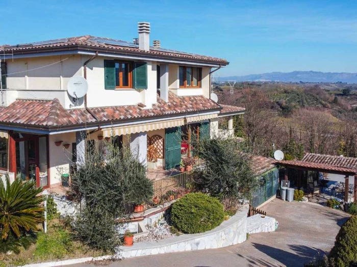 Casa con 5 locali in vendita in Via Giuseppe Garibaldi, Centro, Lariano