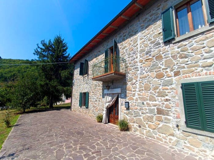 Casa con 6 locali in vendita in Piazza al Serchio
