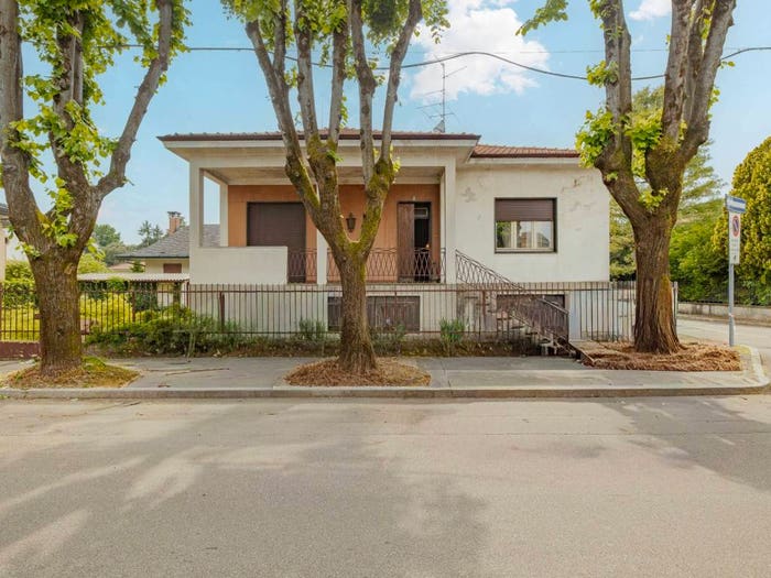 Casa con 6 locali in vendita in Via Cavalieri di Vittorio Veneto, Rescaldina