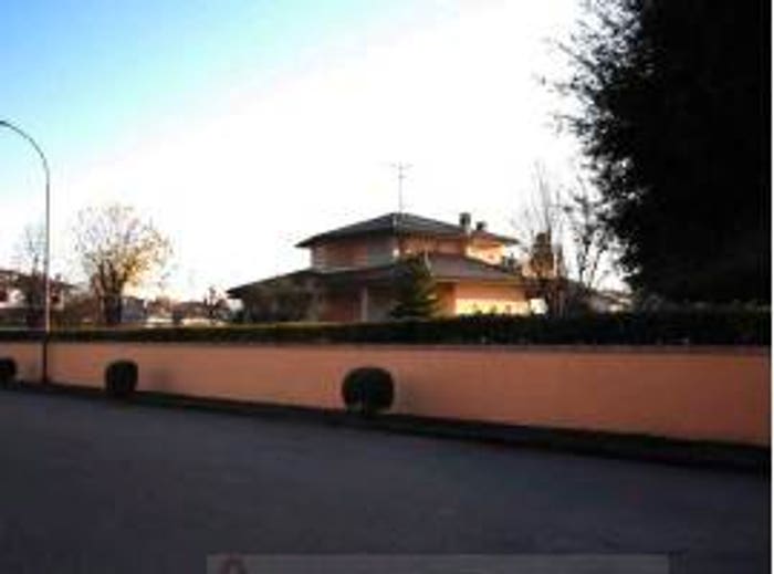 Casa con 6 locali in vendita in Via Pescara, Roveleto, Cadeo