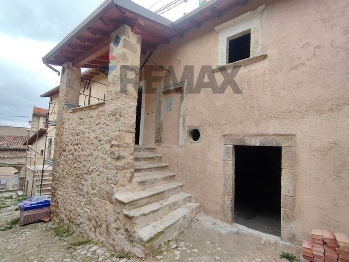 Casa trilocale in vendita in Via Giuseppe Mazzini, Centro, Barisciano