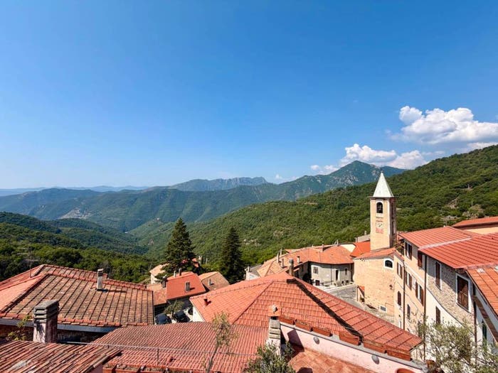 Casa con 6 locali in vendita in Via alla Piazza, Vecersio, Castelvecchio di Rocca Barbena