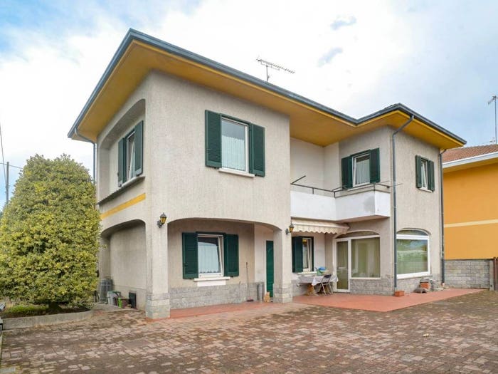 Casa con 6 locali in vendita in Corso Giuseppe Garibaldi, Gattico, GatticoVeruno