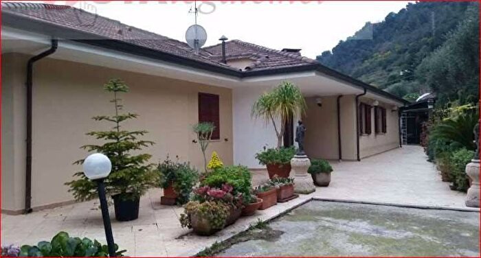 Casa con 6 locali in vendita in Localita' Maneira Via Gallardi snc Lot, Seglia Sant'Anna, Ventimiglia